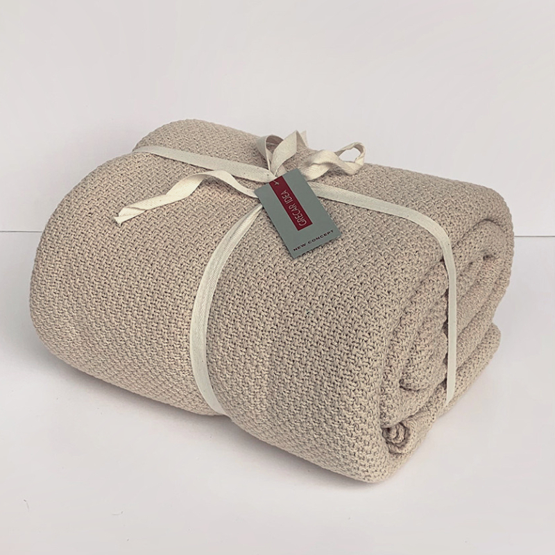 Cubrecoto sofa cover · Sand